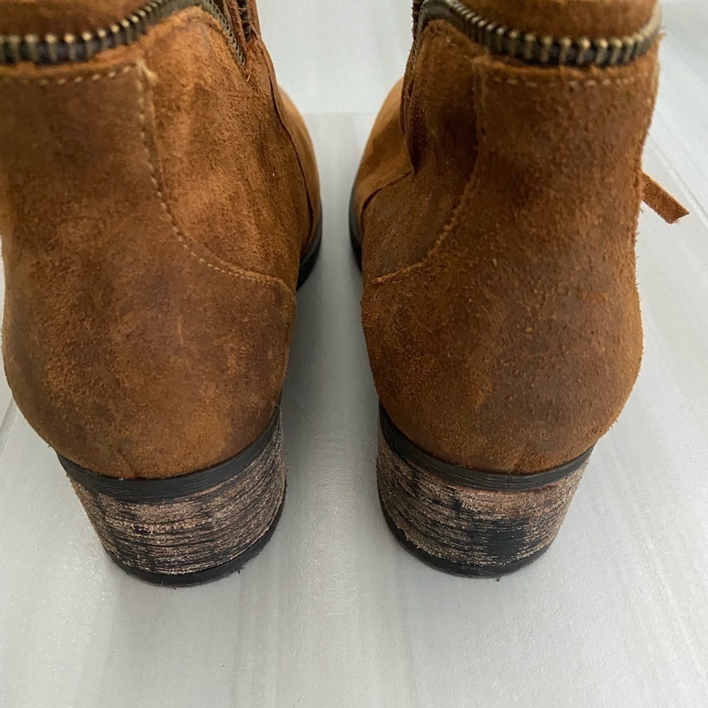 New Born Montoro Distressed Ankle Bootie in Cognac Brown size 10 stacked heel - Picture 7 of 10